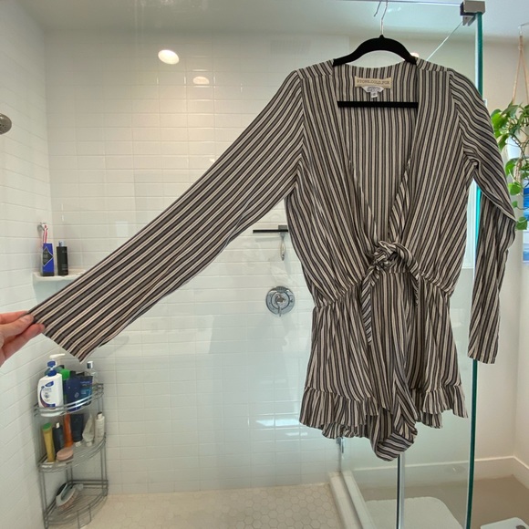 Stone Cold Fox romper - Picture 4 of 7